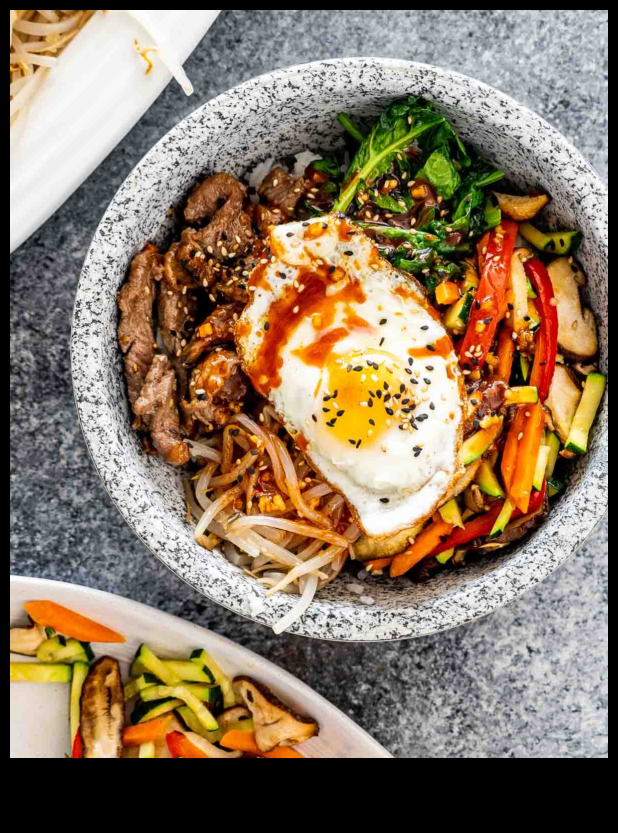 بيبيمباب بليس: دليل لإبداعات وعاء الأرز الكوري 3 Bibimbap Bliss: اكتشف إتقان إبداعات وعاء الأرز الكوري