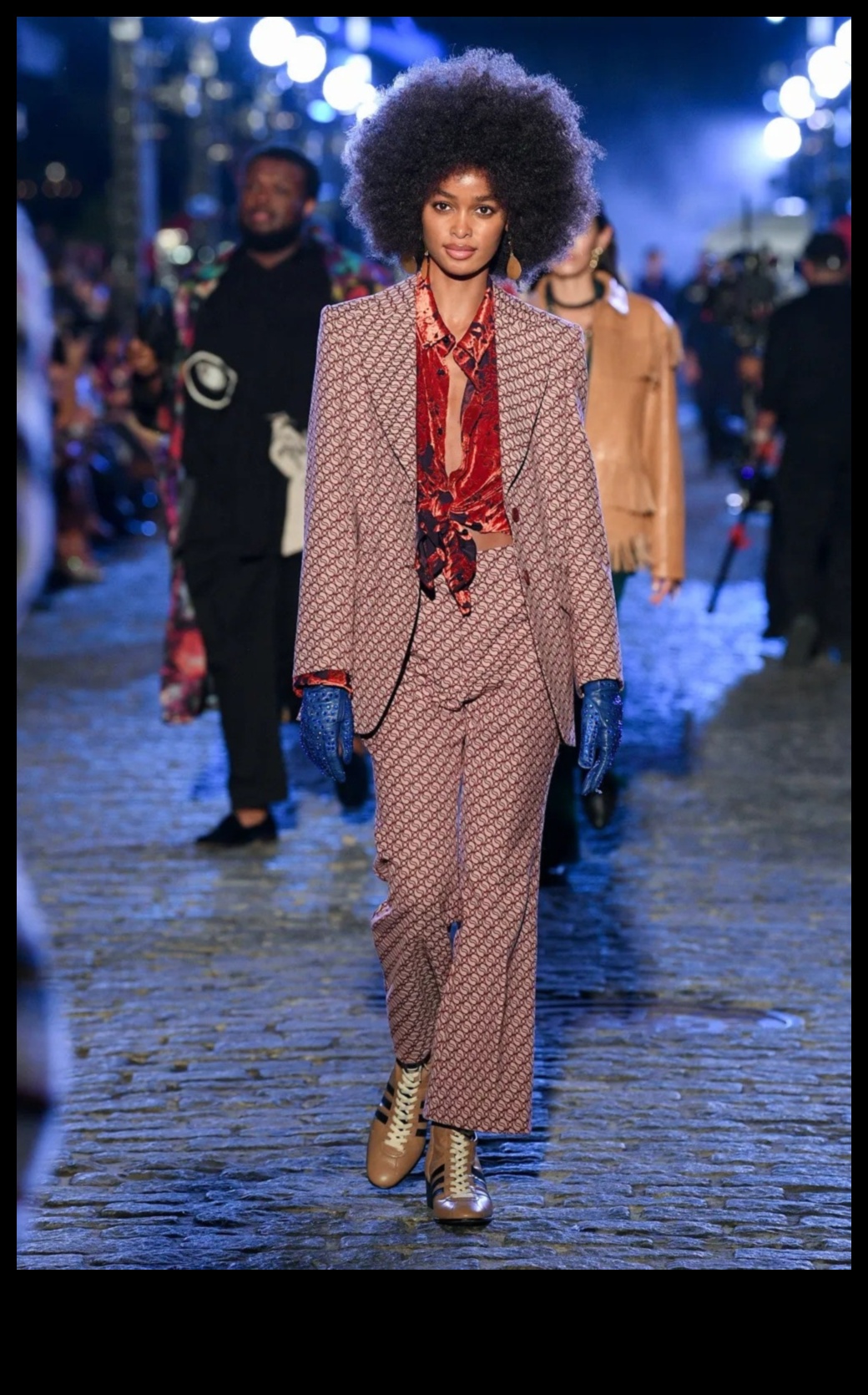 الموضة البوهيمية الكلاسيكية الخالدة 4 بوهو شيك: ملابس وإكسسوارات يمكنك صنعها بنفسك مع أجواء مفعمة بالحيوية